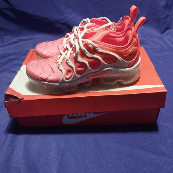 nike air vapormax plus platinum tint flash crimson cz7995-001 women's size 6 - Picture 3 of 7